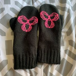 TNA mittens